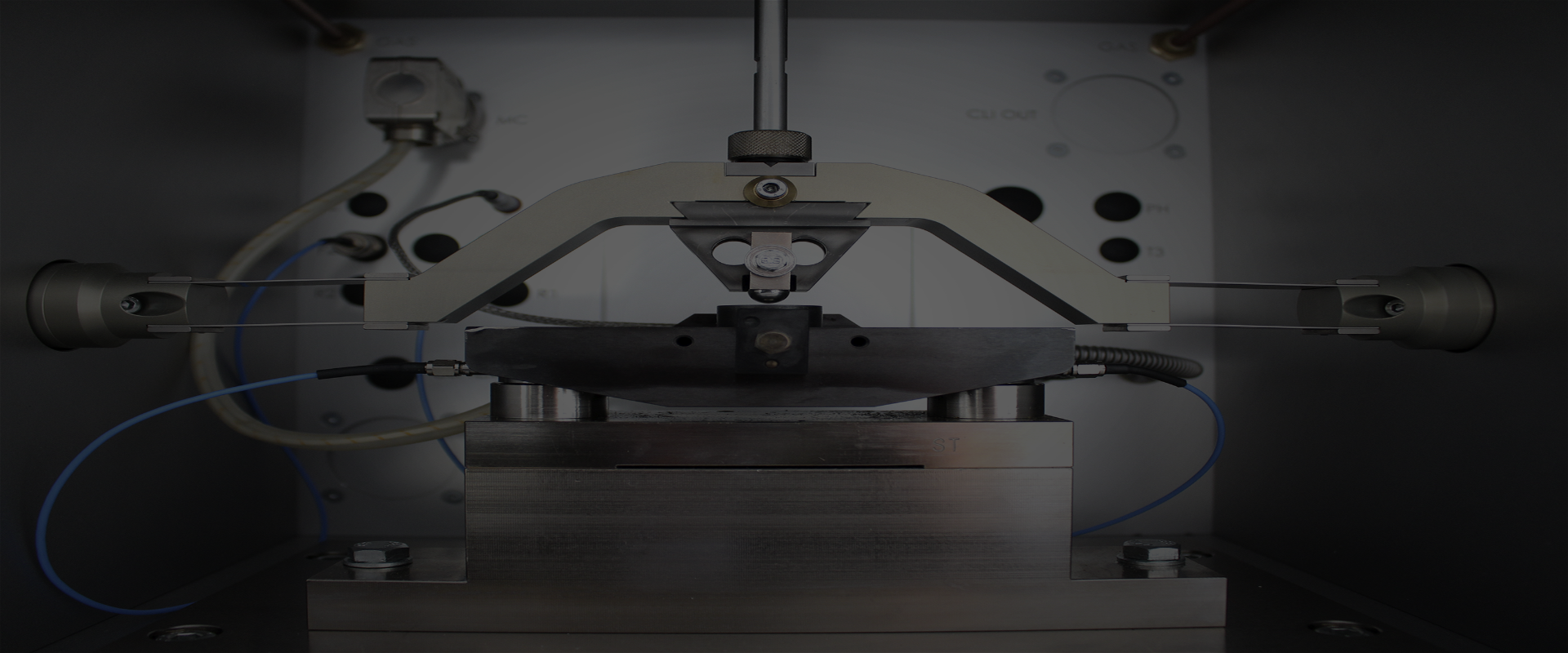 Tribometer with SRV rotating test chamber